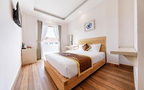 Golden Bee Hotel