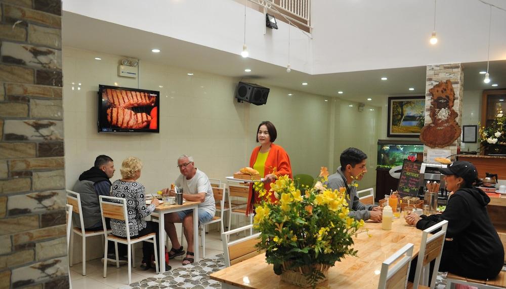 Golden Bee Hotel Da Lat Exterior photo